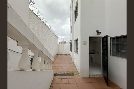 Casa à venda com 300m², 5 quartos e 4 vagas Casa à venda com 300m², 5 quartos e 4 vagasQuintal