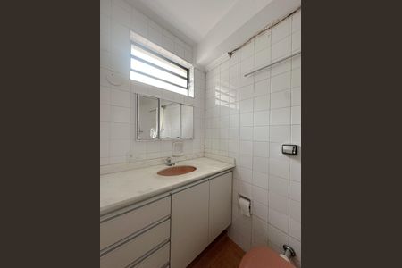 Casa à venda com 300m², 5 quartos e 4 vagas Casa à venda com 300m², 5 quartos e 4 vagasBanheiro