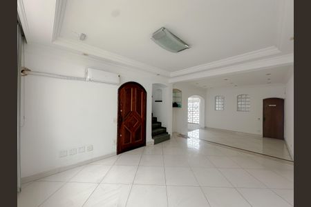 Casa à venda com 300m², 5 quartos e 4 vagas Casa à venda com 300m², 5 quartos e 4 vagasSala