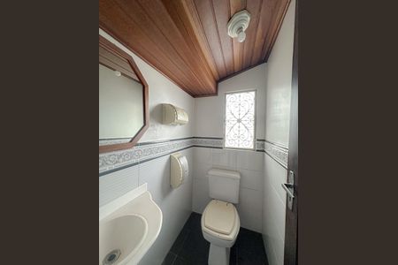 Casa à venda com 300m², 5 quartos e 4 vagas Casa à venda com 300m², 5 quartos e 4 vagasBanheiro Sotão