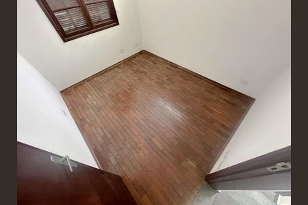 Casa à venda com 300m², 5 quartos e 4 vagas Casa à venda com 300m², 5 quartos e 4 vagasQuarto 4