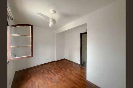 Casa à venda com 300m², 5 quartos e 4 vagas Casa à venda com 300m², 5 quartos e 4 vagasQuarto 5