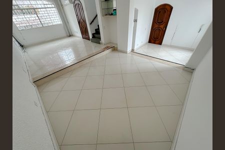 Casa à venda com 300m², 5 quartos e 4 vagas Casa à venda com 300m², 5 quartos e 4 vagasSala