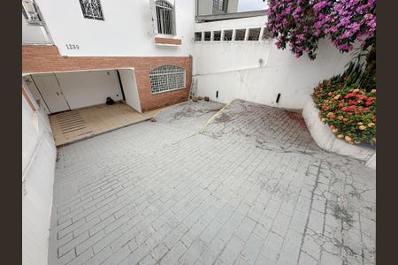 Casa à venda com 300m², 5 quartos e 4 vagas Casa à venda com 300m², 5 quartos e 4 vagasGaragem