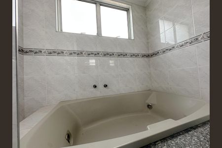 Casa à venda com 300m², 5 quartos e 4 vagas Casa à venda com 300m², 5 quartos e 4 vagasBanheiro