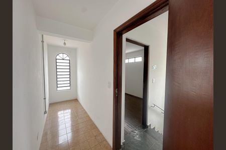 Casa à venda com 300m², 5 quartos e 4 vagas Casa à venda com 300m², 5 quartos e 4 vagasCorredor