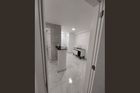 Sala de apartamento para alugar com 2 quartos, 36m² em Chacara Santa Lucia, Carapicuíba