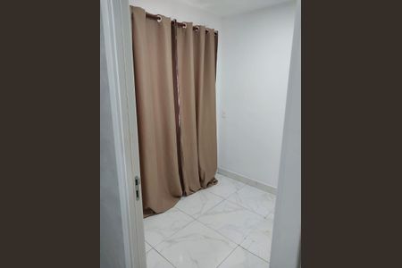 Quarto de apartamento para alugar com 2 quartos, 36m² em Chacara Santa Lucia, Carapicuíba