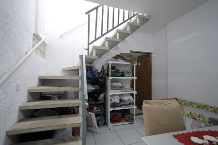 Casa à venda com 125m², 4 quartos e 2 vagasEscada