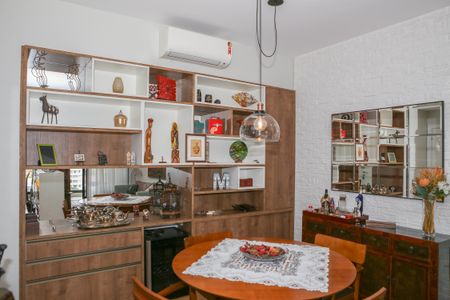 Sala de apartamento à venda com 2 quartos, 84m² em Pacaembu, São Paulo
