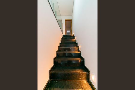 Escada de casa à venda com 3 quartos, 137m² em Jardim Vila Formosa, São Paulo