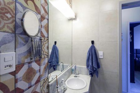 Apartamento à venda com 64m², 2 quartos e 2 vagas Apartamento à venda com 64m², 2 quartos e 2 vagasBanheiro social