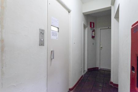 Apartamento à venda com 64m², 2 quartos e 2 vagas Apartamento à venda com 64m², 2 quartos e 2 vagasHall social