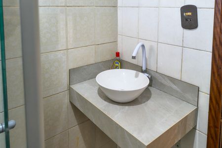 Banheiro  de kitnet/studio para alugar com 0 quarto, 26m² em Boqueirão, Praia Grande