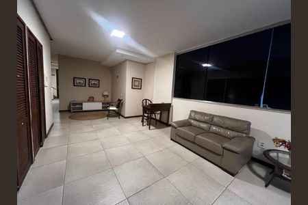 Apartamento à venda com 90m², 3 quartos e 1 vaga Apartamento à venda com 90m², 3 quartos e 1 vagaHall