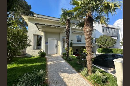 Casa de condomínio para alugar com 680m², 5 quartos e 6 vagas Casa de condomínio para alugar com 680m², 5 quartos e 6 vagasFachada