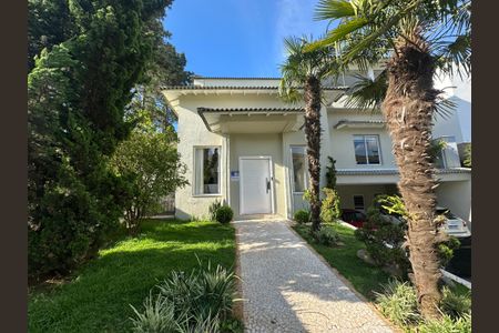 Casa de condomínio para alugar com 680m², 5 quartos e 6 vagas Casa de condomínio para alugar com 680m², 5 quartos e 6 vagasFachada