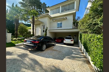 Casa de condomínio para alugar com 680m², 5 quartos e 6 vagas Casa de condomínio para alugar com 680m², 5 quartos e 6 vagasGaragem