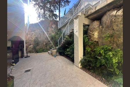 Casa de condomínio para alugar com 680m², 5 quartos e 6 vagas Casa de condomínio para alugar com 680m², 5 quartos e 6 vagasQuintal