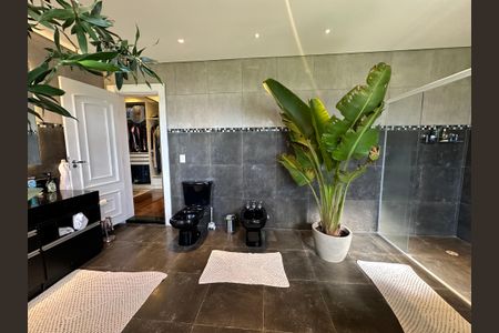 Casa de condomínio para alugar com 680m², 5 quartos e 6 vagas Casa de condomínio para alugar com 680m², 5 quartos e 6 vagasBanheiro da Suíte 1