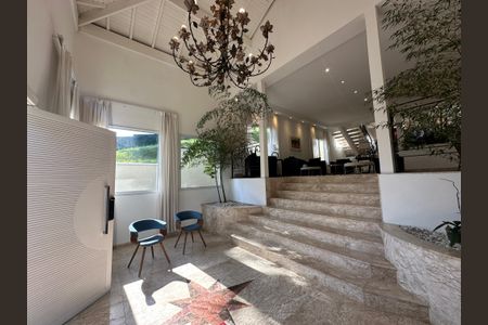 Hall de entrada de casa de condomínio para alugar com 5 quartos, 680m² em Residencial Morada dos Lagos, Barueri