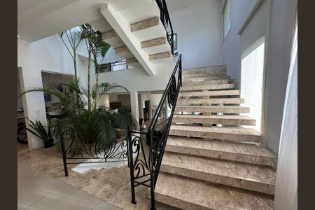 Casa de condomínio para alugar com 680m², 5 quartos e 6 vagas Casa de condomínio para alugar com 680m², 5 quartos e 6 vagasCorredor