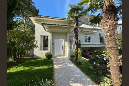 Casa de condomínio para alugar com 680m², 5 quartos e 6 vagas Casa de condomínio para alugar com 680m², 5 quartos e 6 vagasFachada