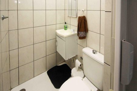 Casa à venda com 110m², 4 quartos e 2 vagas Casa à venda com 110m², 4 quartos e 2 vagasBanheiro 02