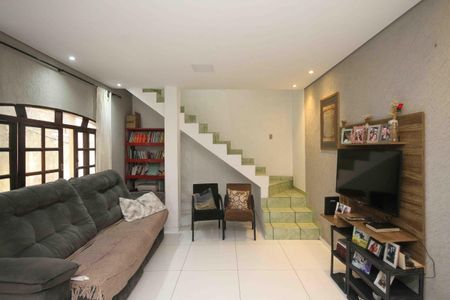 Sala de casa à venda com 4 quartos, 110m² em Fazenda da Juta, São Paulo