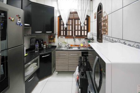 Casa à venda com 110m², 4 quartos e 2 vagas Casa à venda com 110m², 4 quartos e 2 vagasCozinha