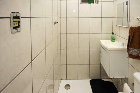 Casa à venda com 110m², 4 quartos e 2 vagas Casa à venda com 110m², 4 quartos e 2 vagasBanheiro 02