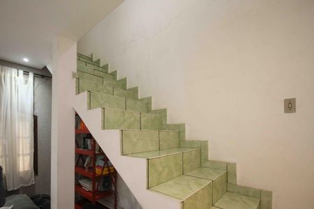 Casa à venda com 110m², 4 quartos e 2 vagas Casa à venda com 110m², 4 quartos e 2 vagasescada