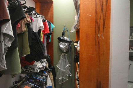 Casa à venda com 110m², 4 quartos e 2 vagas Casa à venda com 110m², 4 quartos e 2 vagasCloset