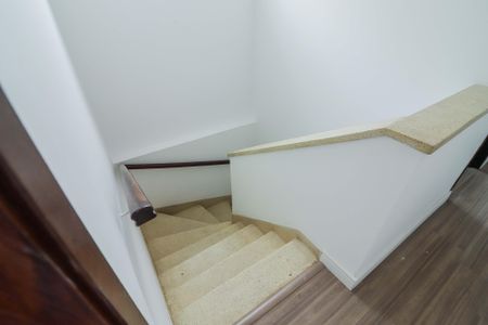 Casa para alugar com 125m², 3 quartos e 2 vagasEscadas