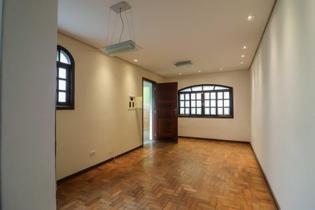 Casa para alugar com 125m², 3 quartos e 2 vagasSala