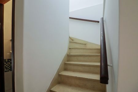 Casa para alugar com 125m², 3 quartos e 2 vagasEscadas