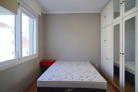 Quarto 1 de apartamento para alugar com 1 quarto, 50m² em Petrópolis, Porto Alegre