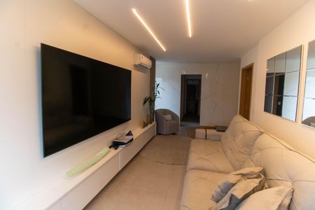 Sala de apartamento à venda com 2 quartos, 95m² em Piratininga, Niterói