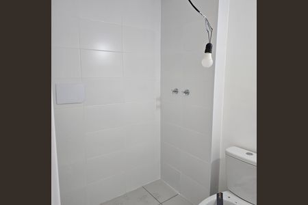 Banheiro de kitnet/studio à venda com 1 quarto, 27m² em Vila Pirajussara, São Paulo