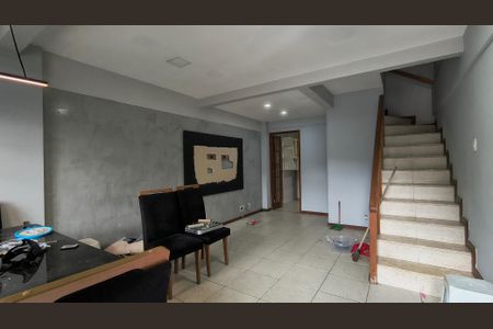 Sala de casa de condomínio para alugar com 3 quartos, 140m² em Recreio dos Bandeirantes, Rio de Janeiro