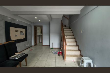 Sala de casa de condomínio para alugar com 3 quartos, 140m² em Recreio dos Bandeirantes, Rio de Janeiro