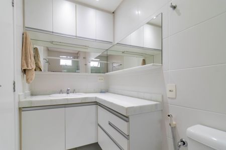 Apartamento à venda com 63m², 2 quartos e 1 vaga Apartamento à venda com 63m², 2 quartos e 1 vagaBanheiro