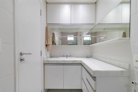 Apartamento à venda com 63m², 2 quartos e 1 vaga Apartamento à venda com 63m², 2 quartos e 1 vagaBanheiro