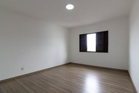 Casa para alugar com 150m², 4 quartos e 4 vagasCasa 1 - Quarto 1