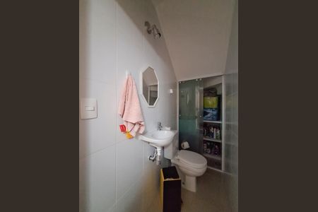 Casa de condomínio à venda com 160m², 3 quartos e 2 vagasLavabo