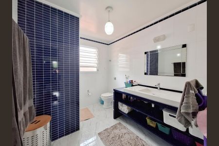 Casa de condomínio à venda com 160m², 3 quartos e 2 vagasBanheiro