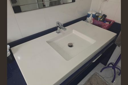 Casa de condomínio à venda com 160m², 3 quartos e 2 vagasBanheiro