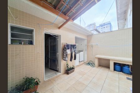 Casa de condomínio à venda com 160m², 3 quartos e 2 vagasQuintal