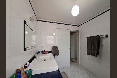 Casa de condomínio à venda com 160m², 3 quartos e 2 vagasBanheiro