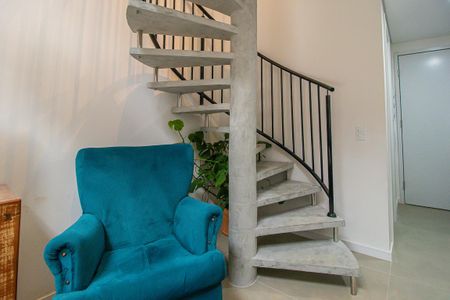 Apartamento à venda com 38m², 1 quarto e 1 vaga Apartamento à venda com 38m², 1 quarto e 1 vagaEscada